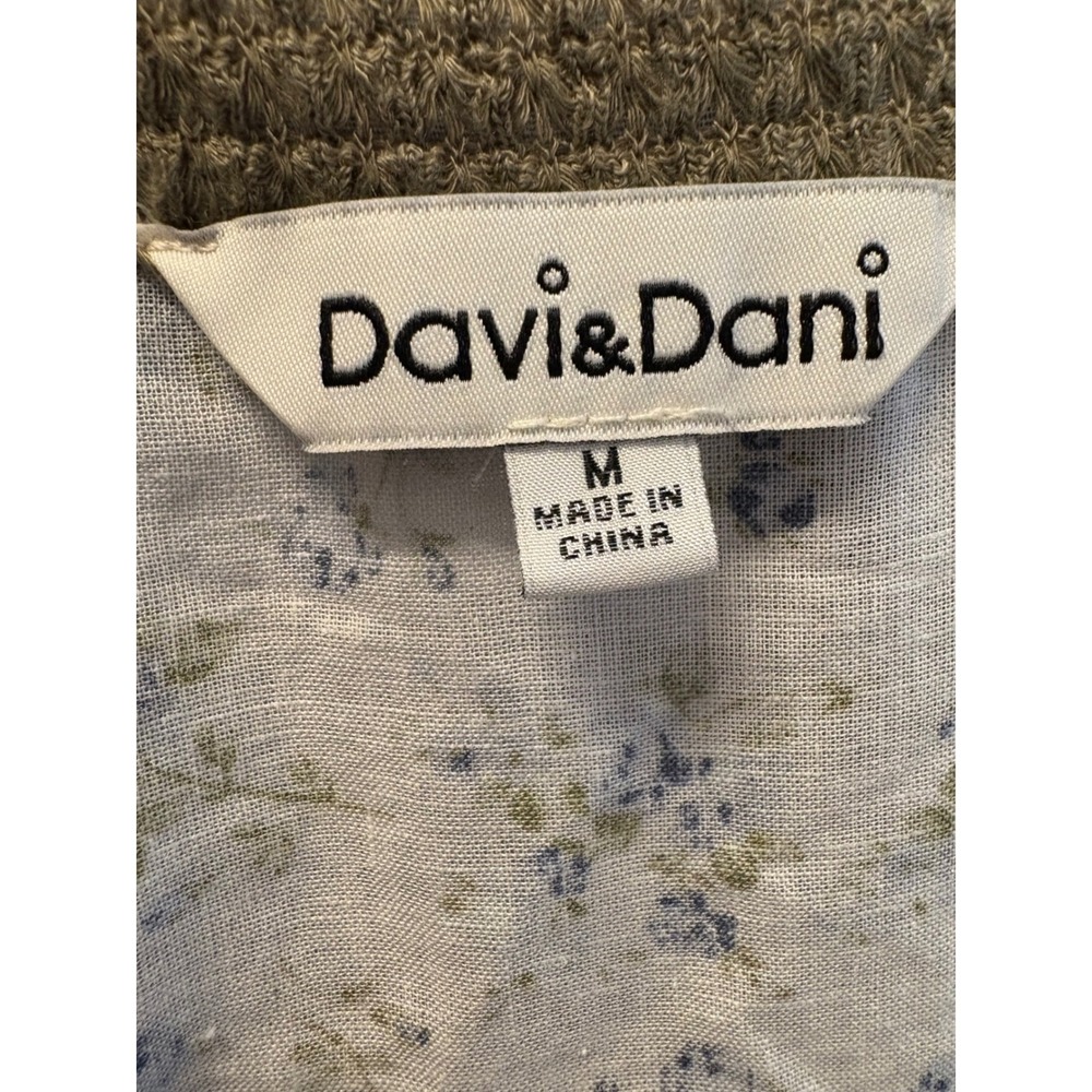 Davi & Dani Olive Green Waffle Knit Floral Lace Patchwork Shacket Top M - Picture 4 of 5